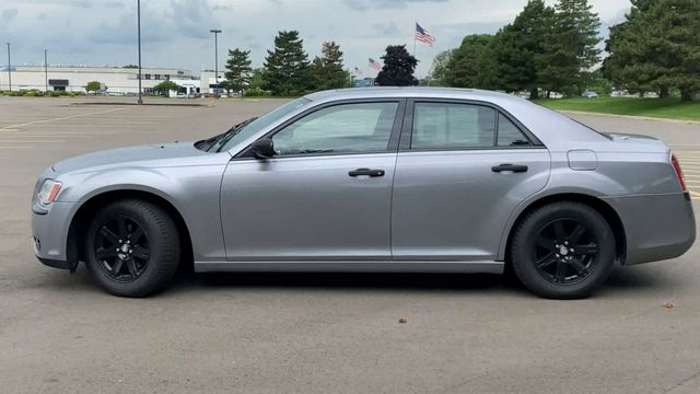 2013 Chrysler 300 Base 5