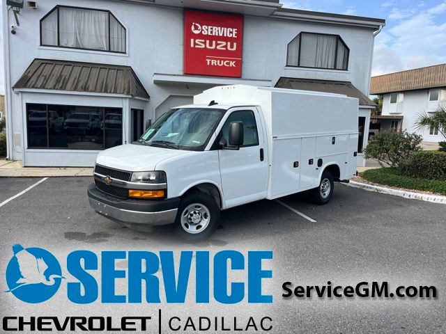 Summit White 2026 Chevrolet Express Chassis Van Rear-Wheel Drive 8-Speed Automatic