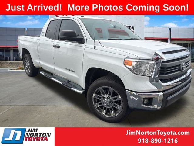 2014 Toyota Tundra SR5's photo