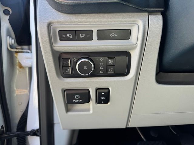 Used 2021 White Ford Limited image 23