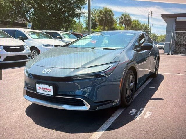 2024 Toyota Prius Prime SE's photo