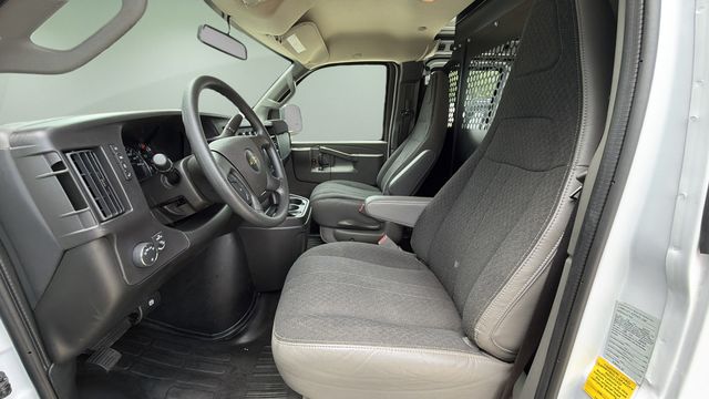Used 2025 White Chevrolet Work Van image 19