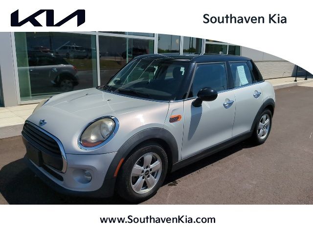 White Silver 2017 MINI Cooper 4-Door Hatchback FWD Hatchback Front-Wheel Drive 7-Speed Automatic