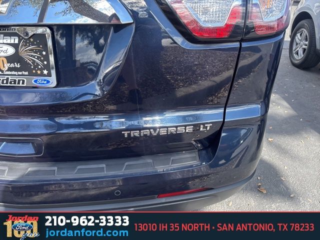 Used Car 2015 Chevrolet Traverse  2lt For Sale Under $10,000 In San Antonio, Texas