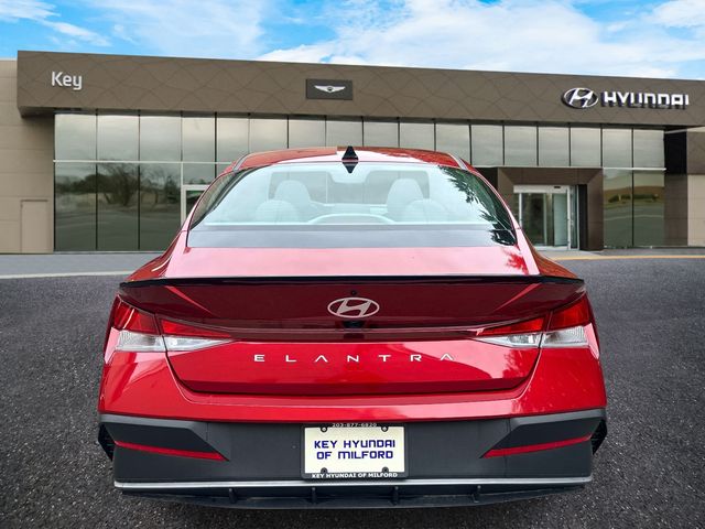2025 Hyundai Elantra - Image 7