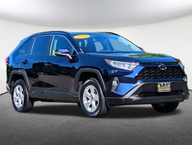 2021 Toyota RAV4 XLE 2