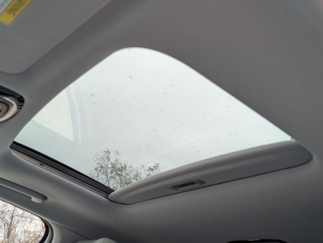 Used 2020 White Hyundai SEL image 23