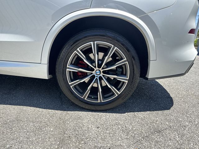 Used 2024 White BMW xDrive40i image 34