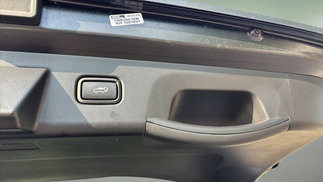 Used 2025 Black Hyundai SEL Convenience image 34