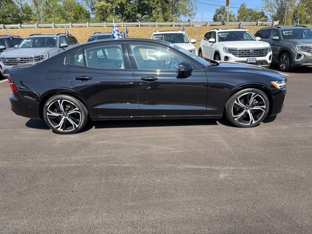 2024 Volvo S60 B5 Plus Dark Theme FWD