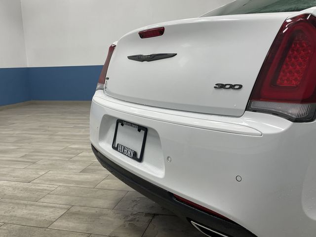 2023 Chrysler 300 Touring photo