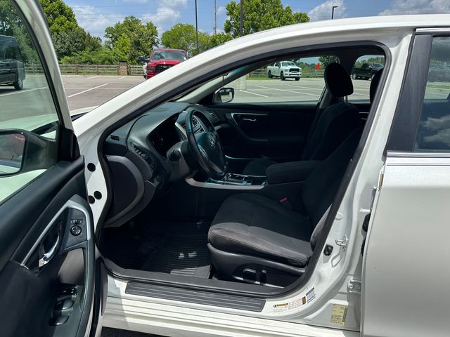 Used 2014 White Nissan 2.5 SV image 10