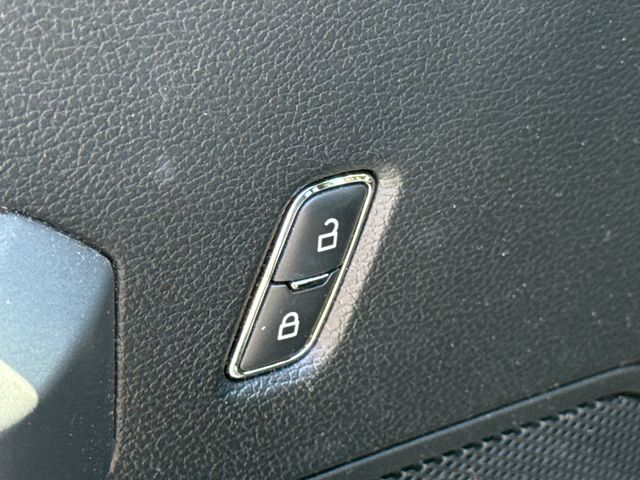 Used 2018 Gray Ford XLT image 19