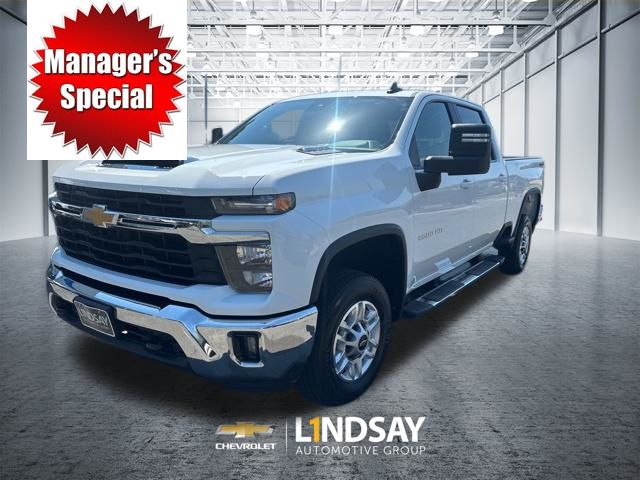 Summit White 2025 Chevrolet Silverado 2500HD Pickup Truck Four-Wheel Drive Automatic