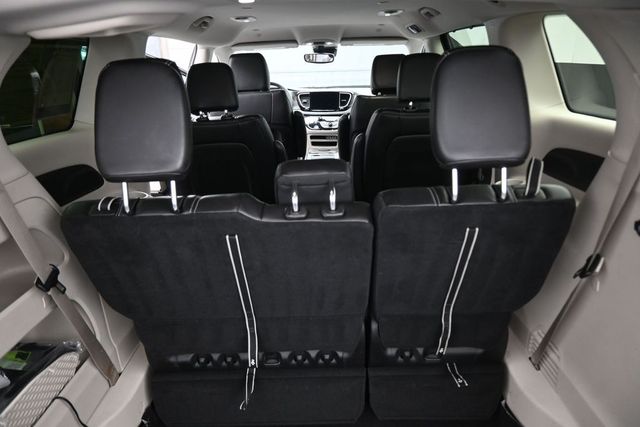 Used 2024 Chrysler Pacifica Van