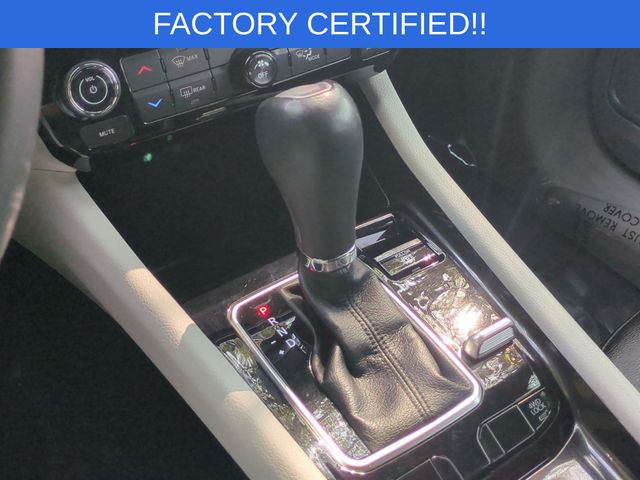 Used 2024 White Jeep Latitude image 26