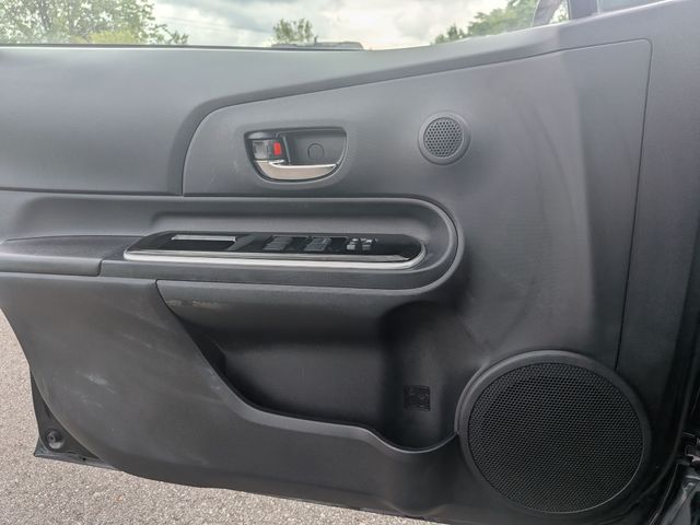 2018 Toyota Prius c - Image 14