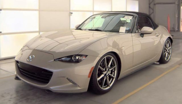 Quartz Metallic 2023 Mazda MX-5 Miata Convertible Rear-Wheel Drive 6-Speed Manual