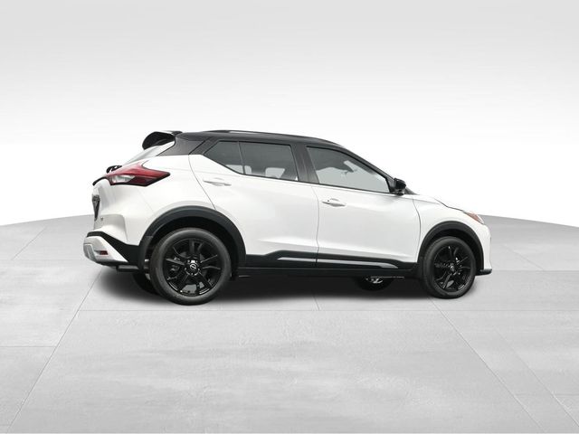 2024 Nissan Kicks SR 30