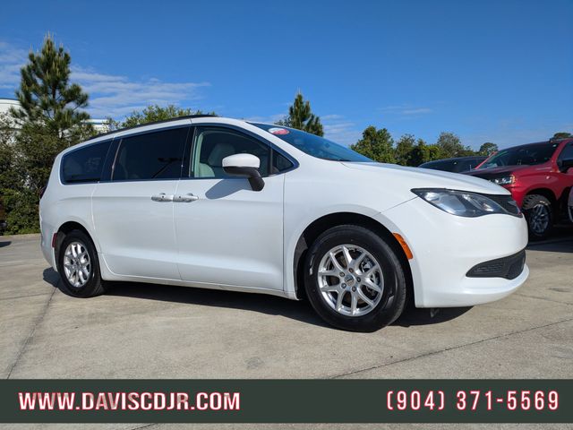 Bright White Clearcoat 2021 Chrysler Voyager LXi FWD Minivan Front-Wheel Drive 9-Speed Automatic