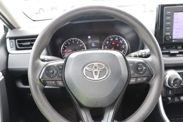 2022 Toyota RAV4 XLE 17