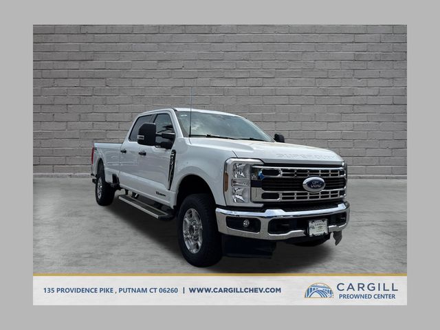 Oxford White 2025 Ford F-250 Super Duty Pickup Truck Four-Wheel Drive Automatic