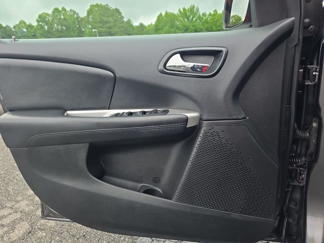 Used 2018 Gray Dodge SE image 28