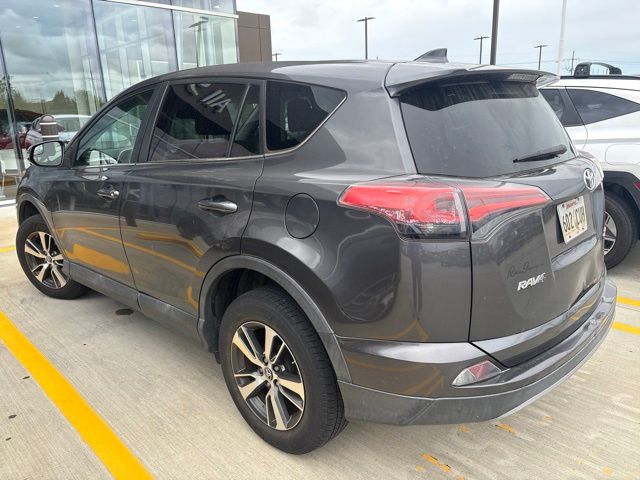 Used 2018 Gray Toyota XLE image 4