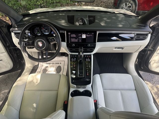 Used 2025  Porsche Base image 9