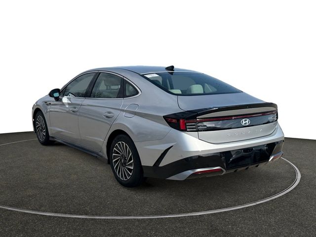 Certified Used 2025 Silver Hyundai SEL image 3