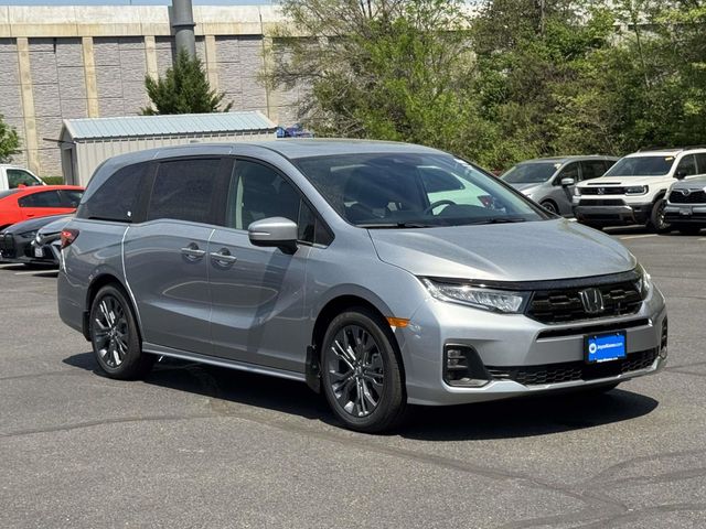 2026 Honda Odyssey Touring's photo