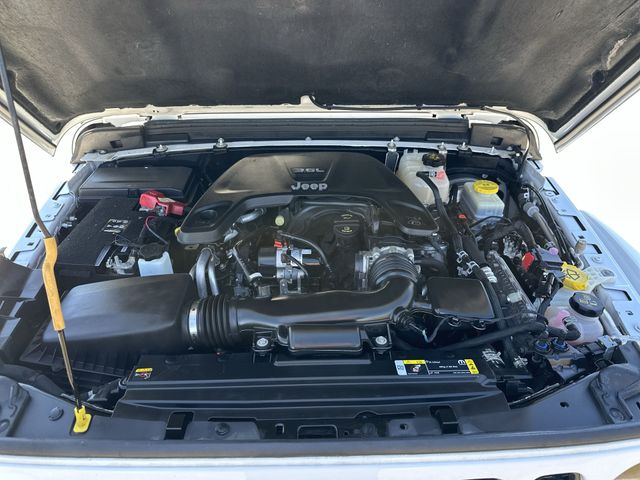 Used 2021 White Jeep Unlimited Rubicon image 19