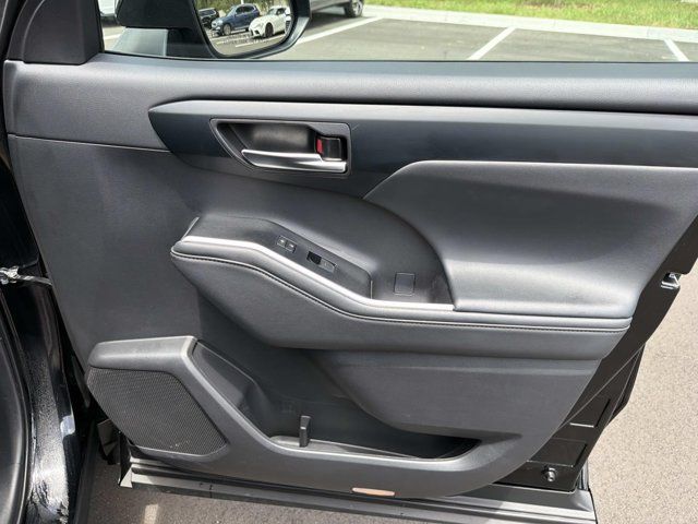Used 2025 Toyota Highlander SUV