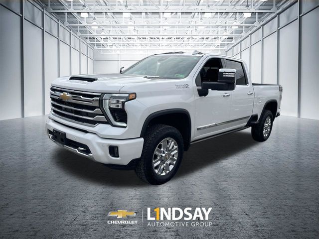 White (Iridescent Pearl Tricoat) 2025 Chevrolet Silverado 2500HD High Country Crew Cab 4WD Pickup Truck Four-Wheel Drive Automatic