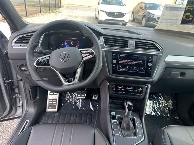 2024 Volkswagen Tiguan 2.0T SE R-Line Black photo