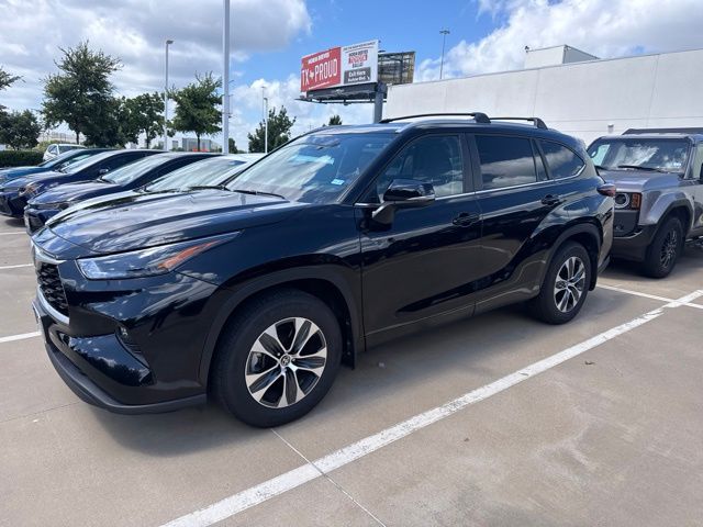 Midnight Black Metallic 2026 Toyota Highlander SUV / Crossover All-Wheel Drive 8-Speed Automatic