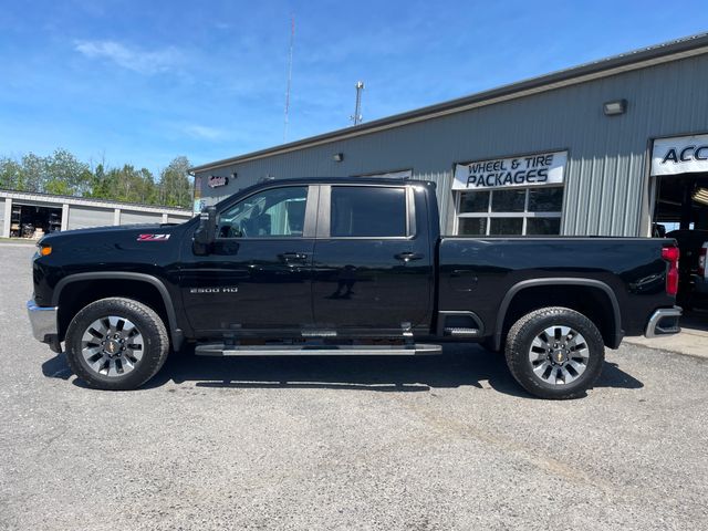 2023 Chevrolet Silverado 2500HD LT - Black exterior view 4