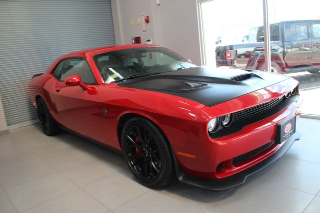 2016 Dodge Challenger Rojo (Redline Red Tricoat Pearl) Coupé Tracción trasera 8 velocidades Automática