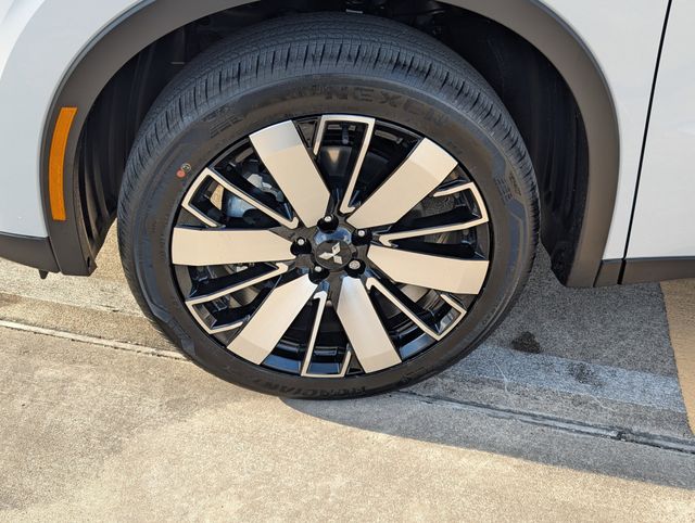 New 2026 White Mitsubishi SE image 9