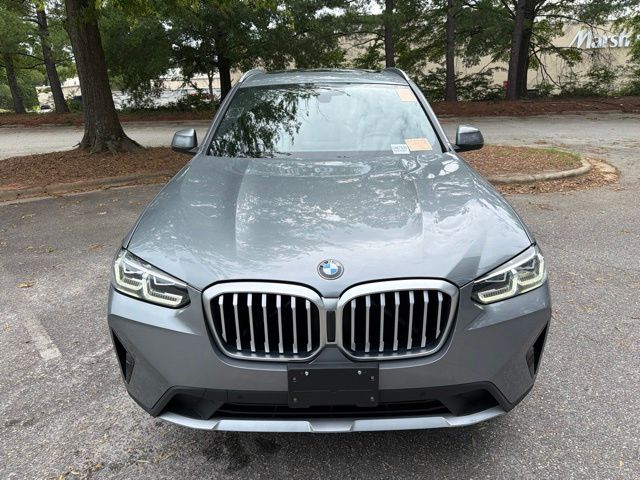 Used 2024 Gray BMW xDrive30i image 8