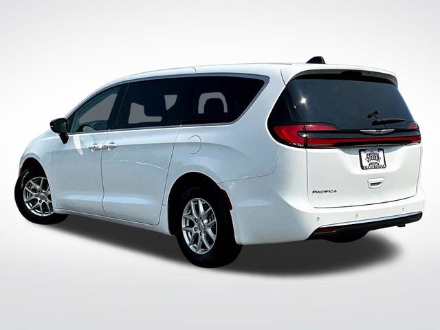 Used 2024 Chrysler Pacifica Van
