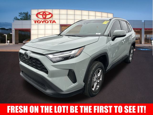 2022 Toyota RAV4 XLE 3