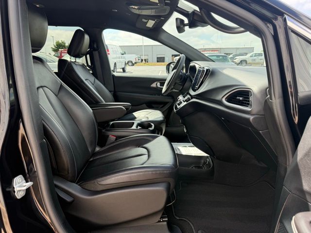 used 2026 Chrysler Pacifica car, priced at $34,996