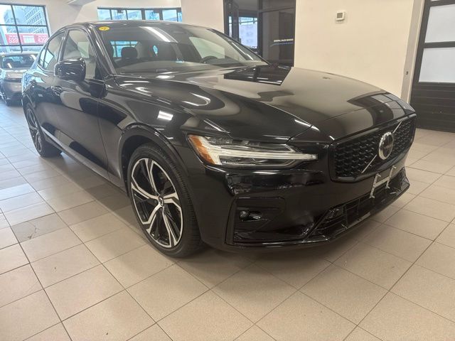 Onyx Black Metallic 2024 Volvo S60 Sedan Front-Wheel Drive Automatic