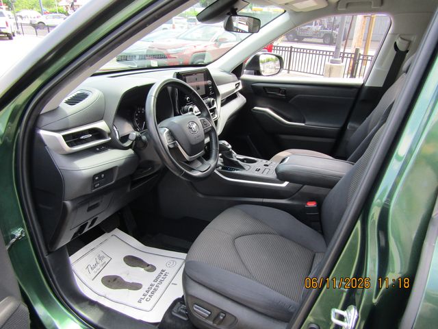 used 2023 Toyota Highlander car, priced at $32,999