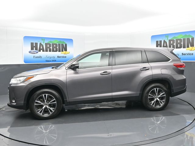 2019 Toyota Highlander LE photo