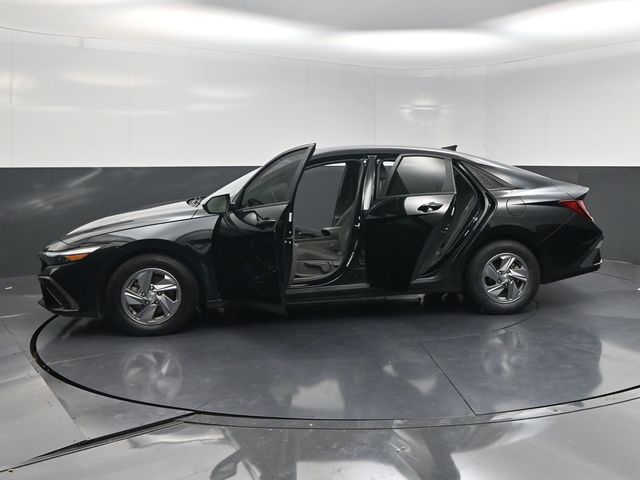 2024 Hyundai Elantra SE Black at DeMontrond Auto Country