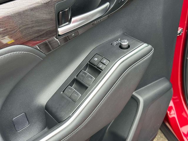 used 2023 Toyota Highlander car, priced at $43,268