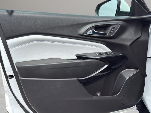 2025 Chevrolet Trax LT - Photo 17