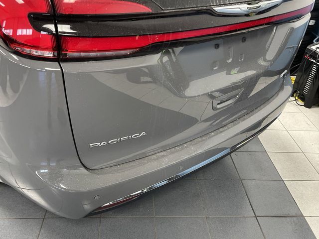 2025 Chrysler Pacifica Select photo